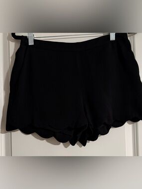 NWOT Black Scallop Hem Women's Shorts - Size Small